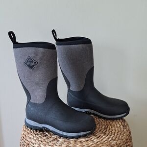 Muck Boot Company Youth Original Rugged Tall Waterproof Winter/Outdoor Boots 6